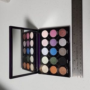 Urban Decay Distortion Eye Shadow Palette, EUC.